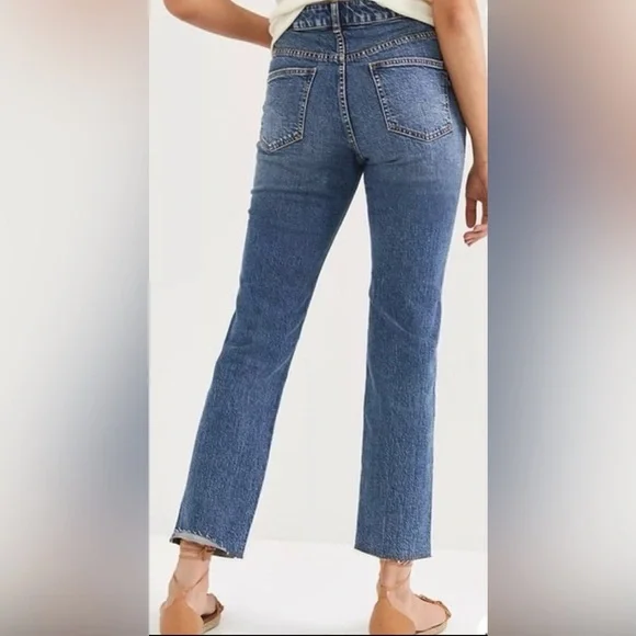 Anthropologie Pilcro The Vintage Straight Medium Wash Distressed Jeans Size 26 - Picture 2 of 11